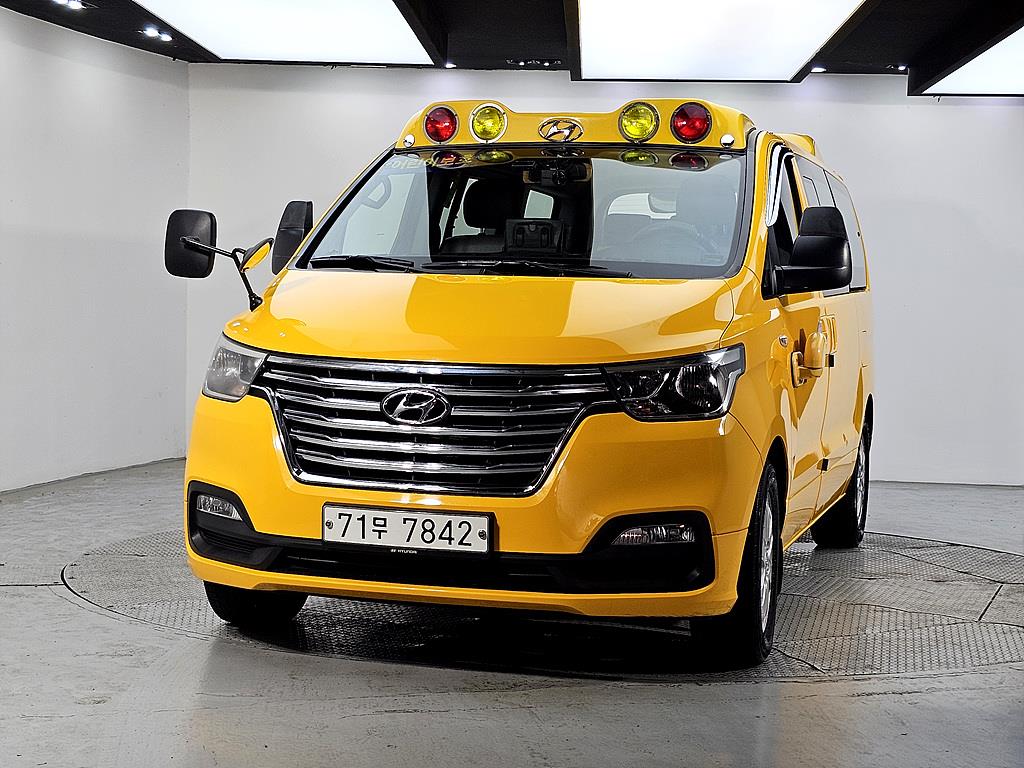 HYUNDAI Starex - Vista 2