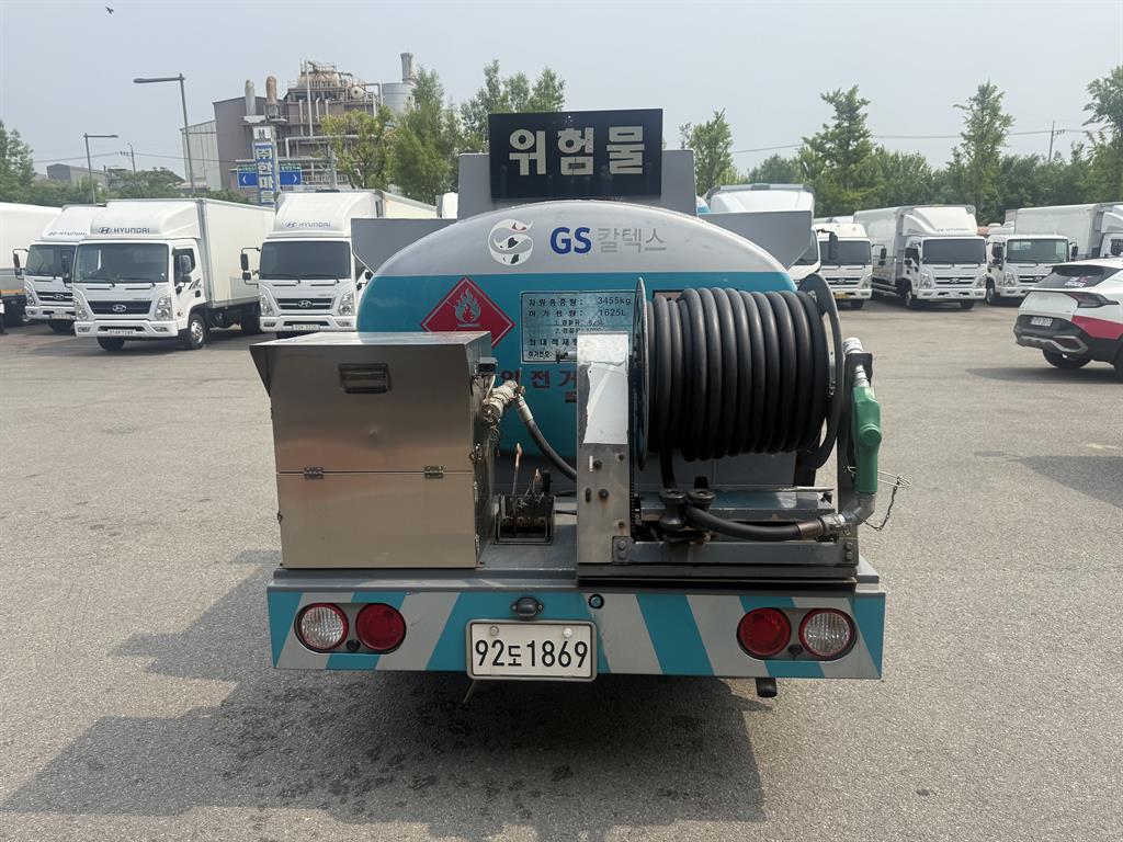 Small Truck Rori (an oil tank/Moving Gas/Home) - Vista 8