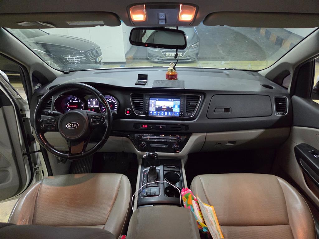 KIA Carnival - Vista 9