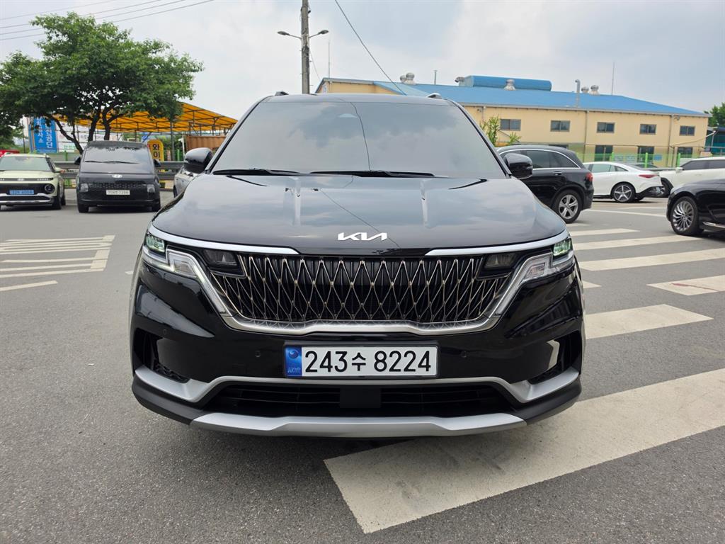 KIA Carnival 2023 Negro - Importación desde Corea - HF Imports Iquique - Foto 1