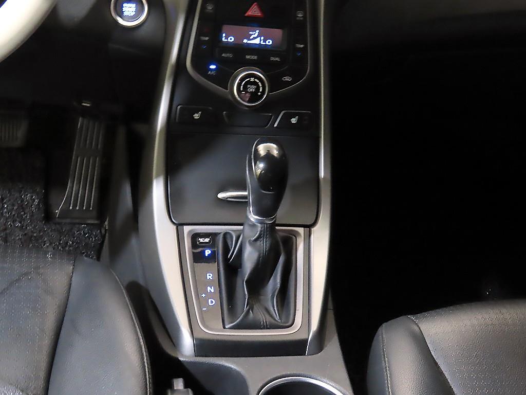 HYUNDAI Avante - Vista 12