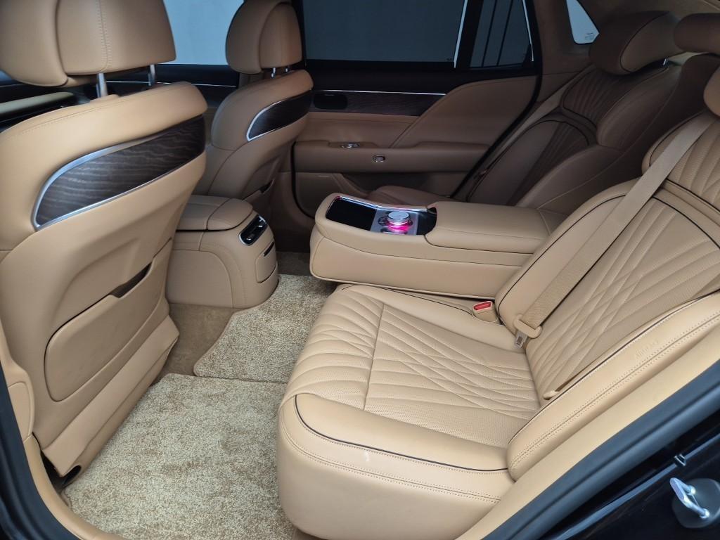 Genesis G90 - Vista 12