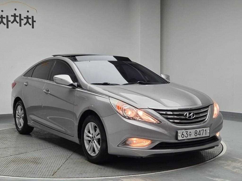 HYUNDAI Sonata - Vista 4