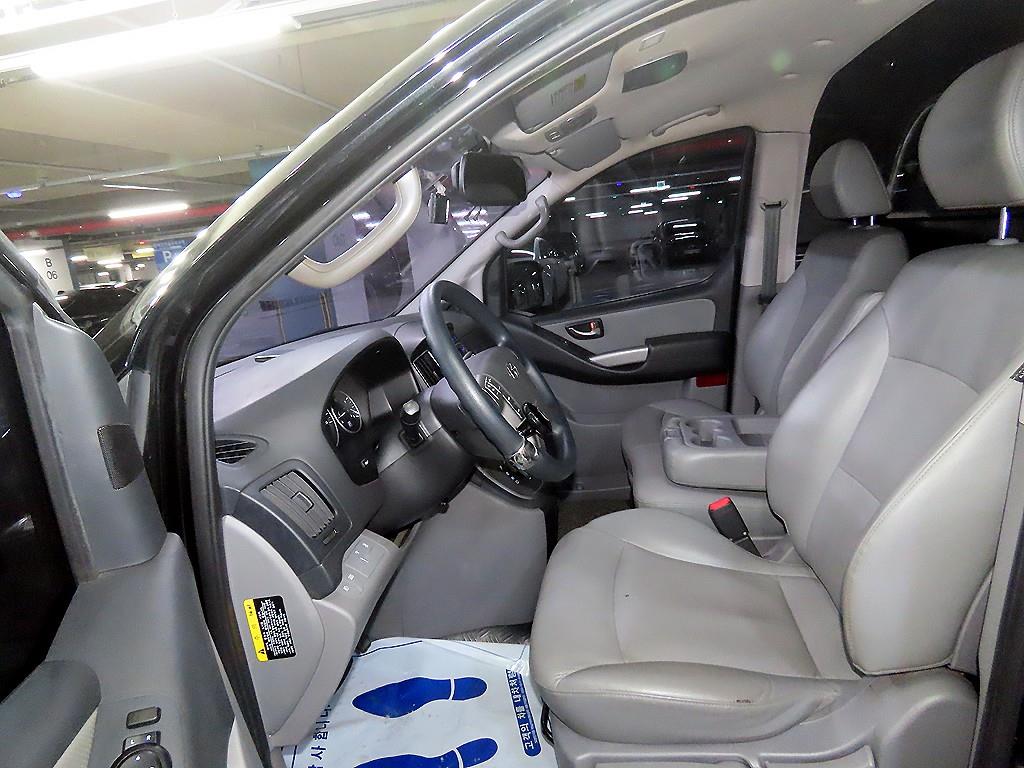 HYUNDAI Starex - Vista 6