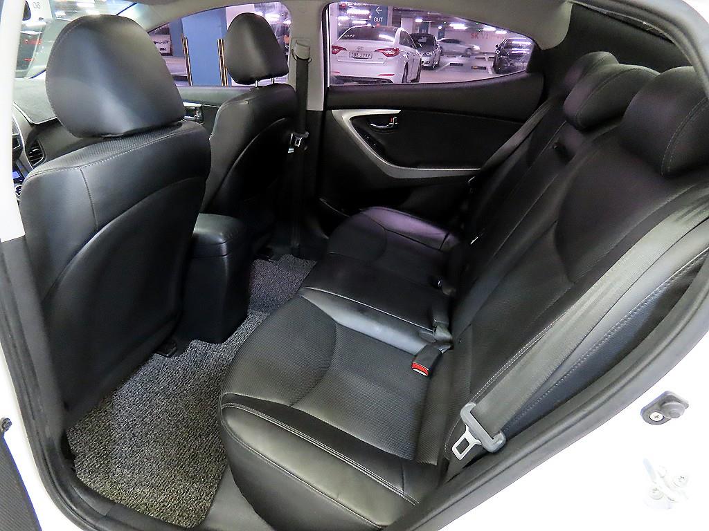 HYUNDAI Avante - Vista 7