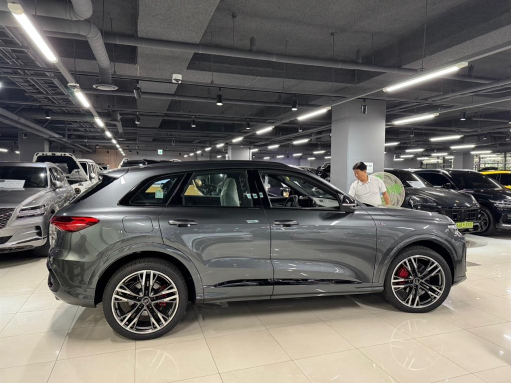 [아우디]Q5 (80A) 45 TFSI 콰트로 S-라인 블랙 에디션 - миниатюра 2