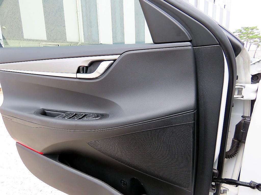 HYUNDAI Grandeur - Vista 11