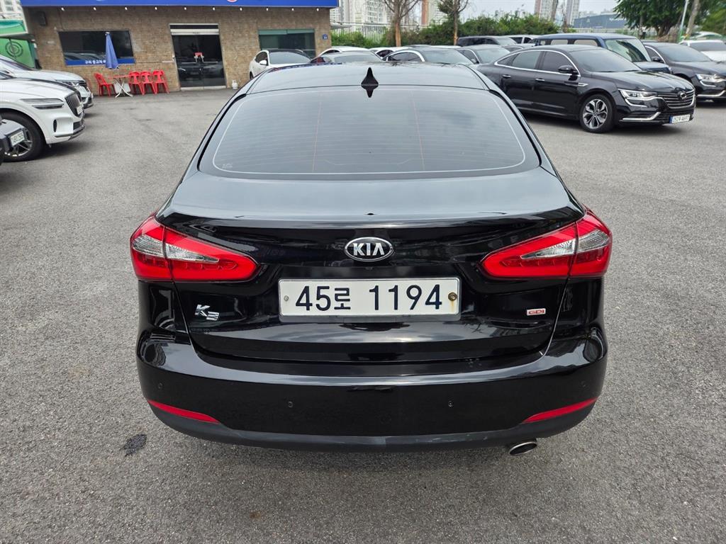 KIA K3 - Vista 5