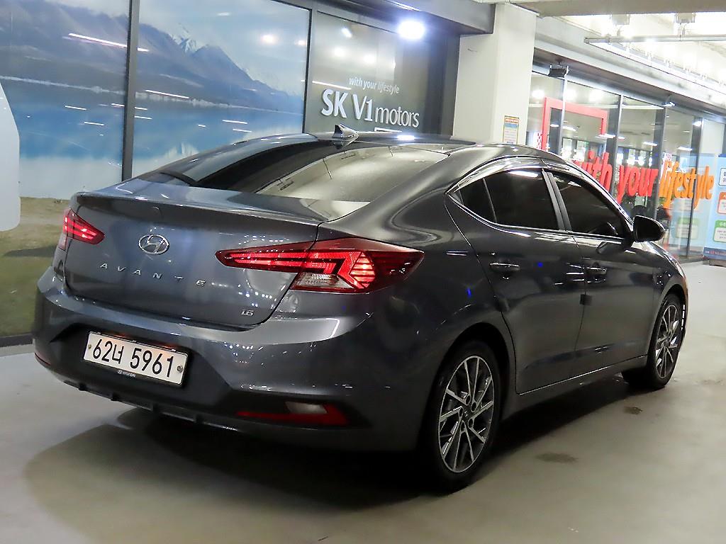 HYUNDAI Avante - Vista 4