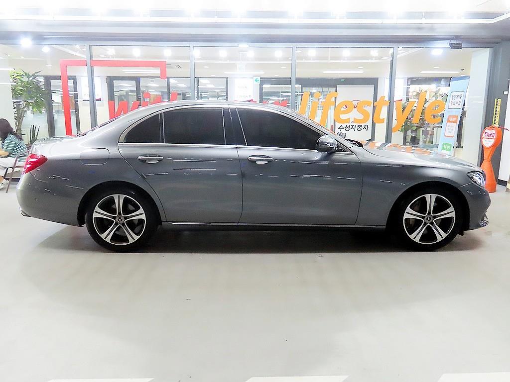 Mercedes Benz E class - Vista 3