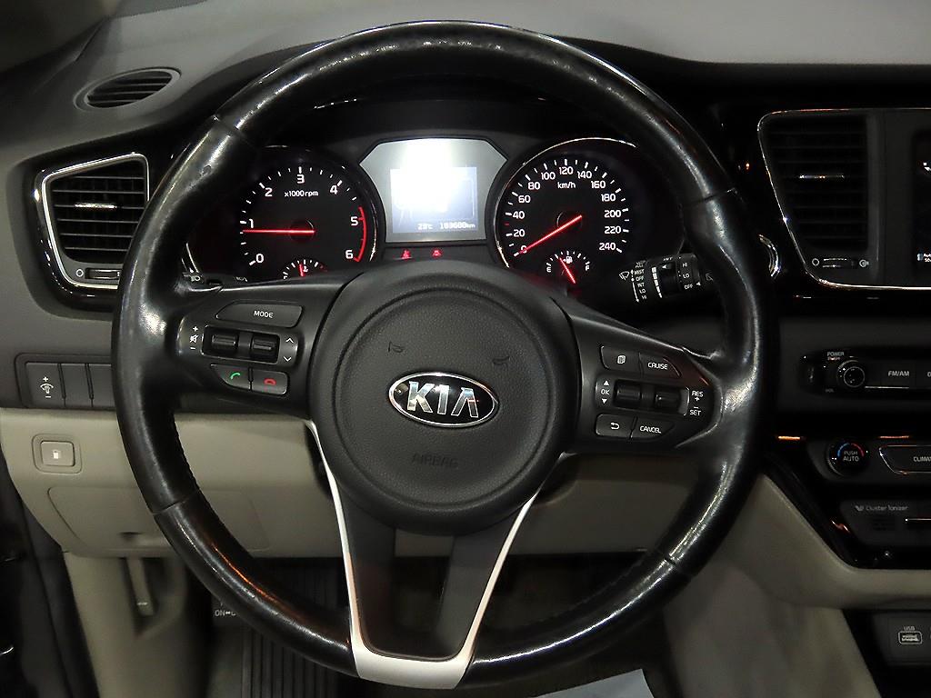 KIA Carnival - Vista 8