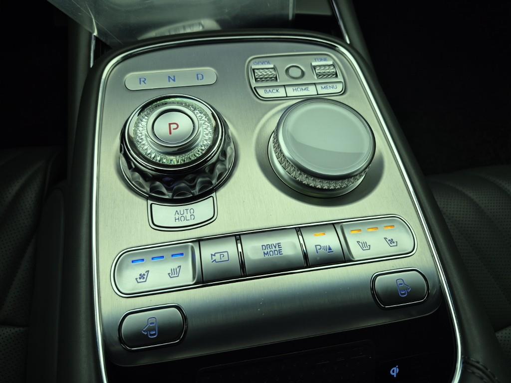 Genesis G90 - Vista 8