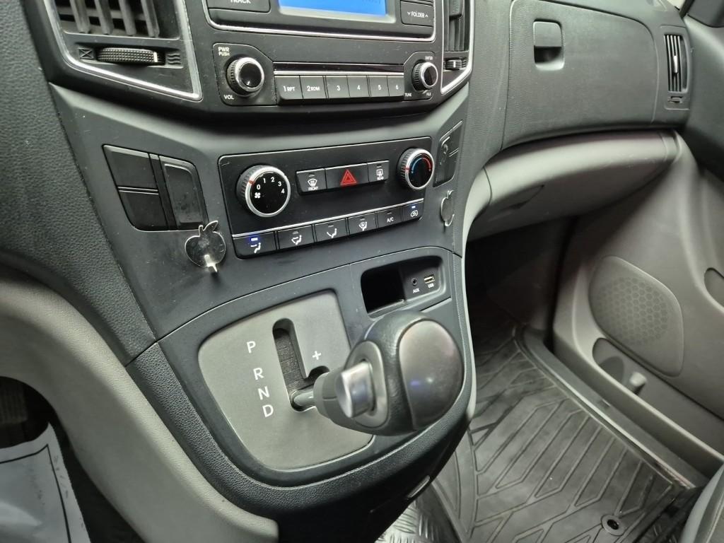 HYUNDAI Starex - Vista 8