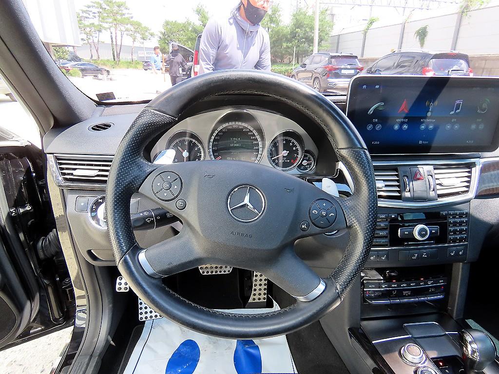 Mercedes Benz E class - Vista 8