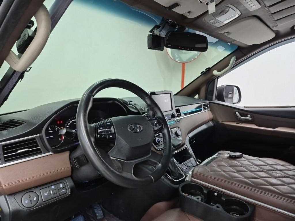 HYUNDAI Starex - Vista 7