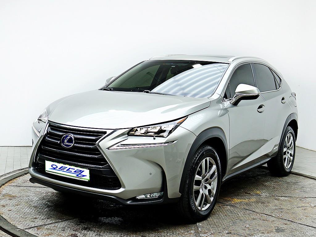 Lexus NX - Vista 3