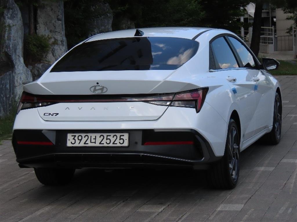 HYUNDAI Avante - Vista 5