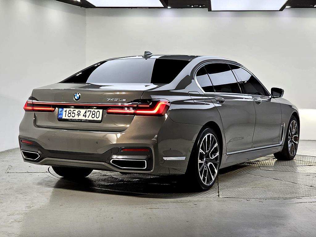 BMW 7 Series - Vista 4
