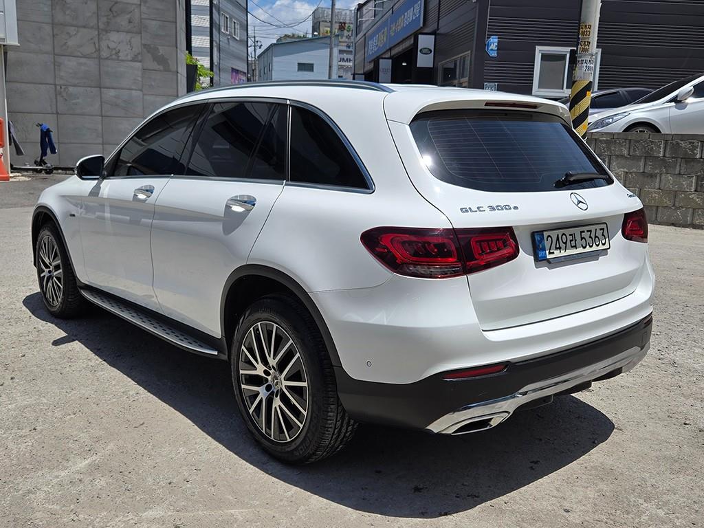 Mercedes Benz GLC Class - Vista 3