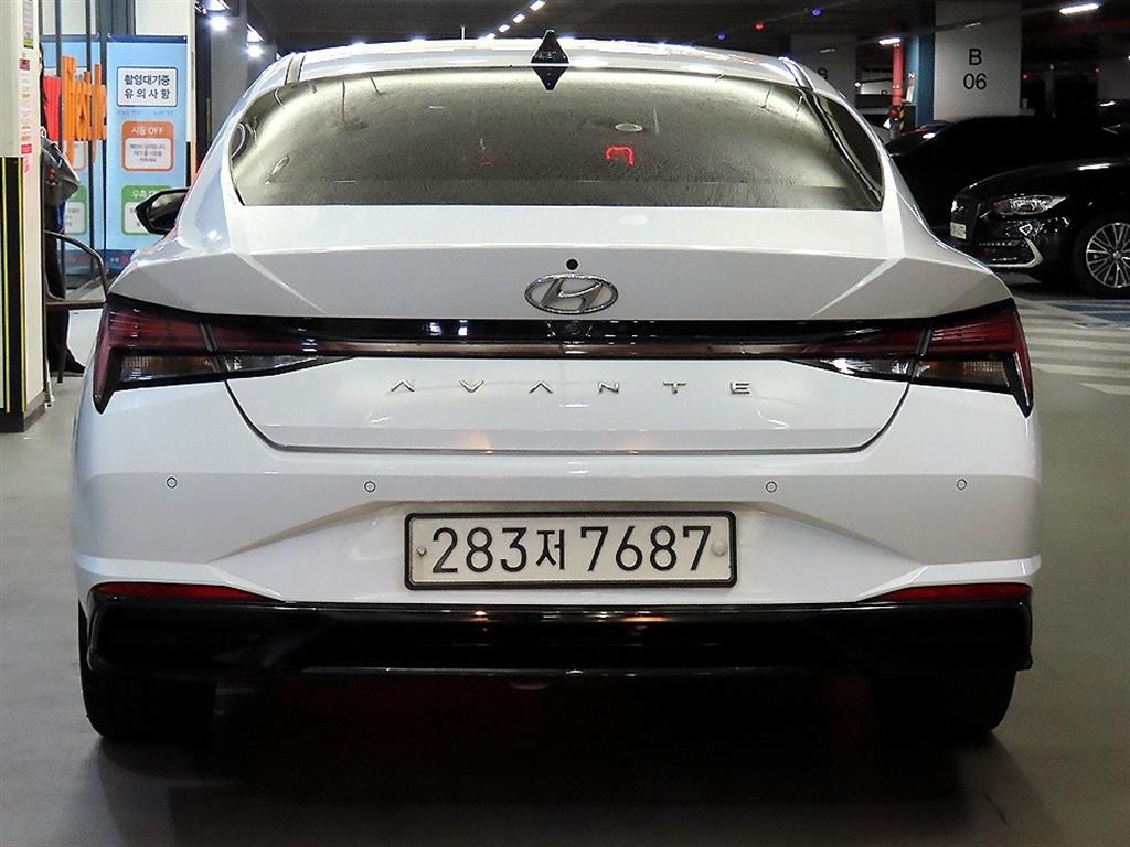 HYUNDAI Avante - Vista 5