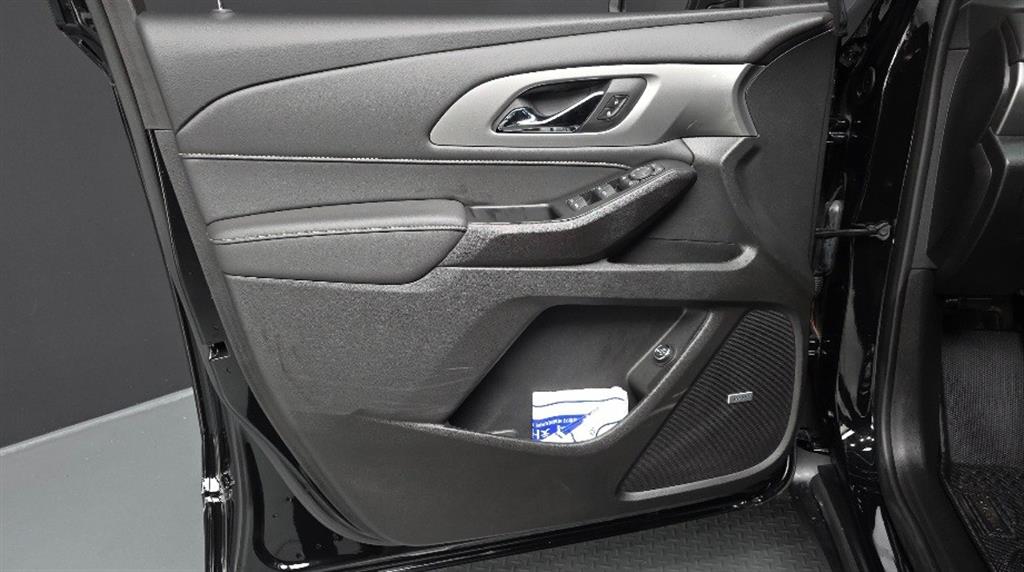 Chevrolet Travers - Vista 12
