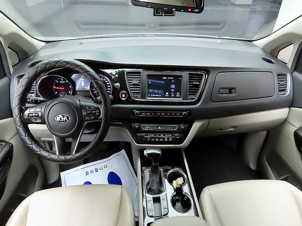 KIA Carnival - Vista 8