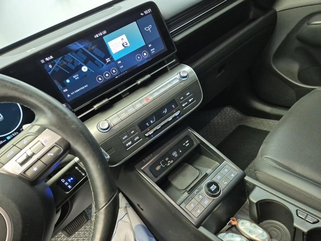 HYUNDAI Kona - Vista 10