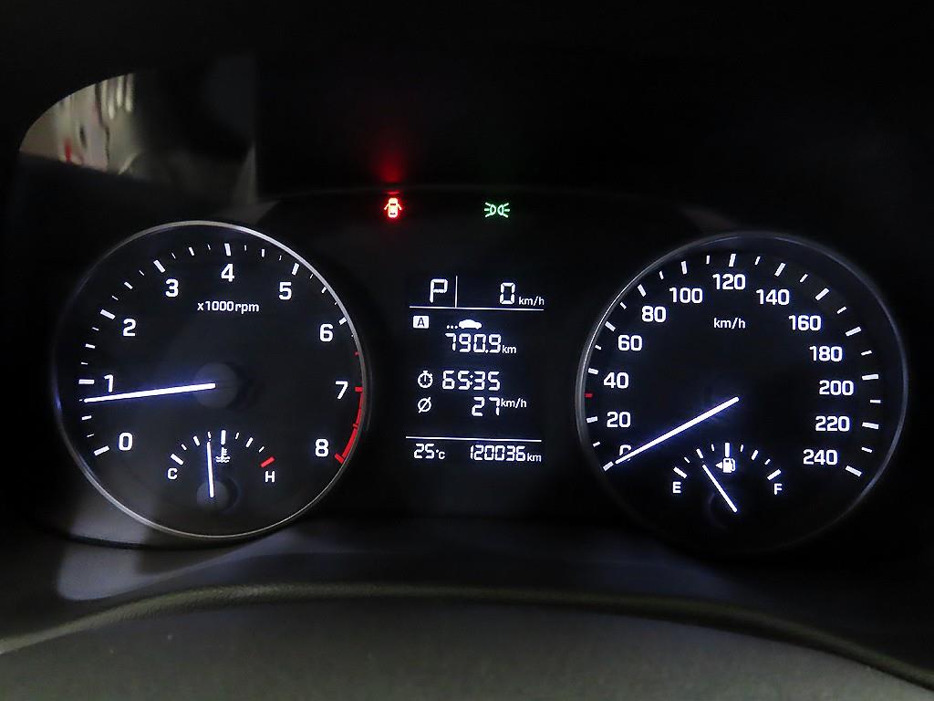 HYUNDAI Avante - Vista 9