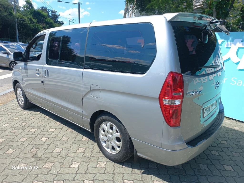 HYUNDAI Starex - Vista 4