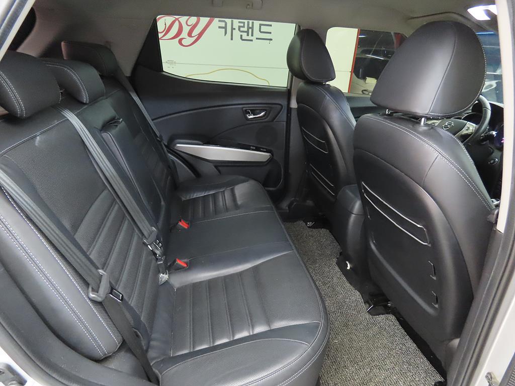 Ssangyong Tivoli - Vista 6