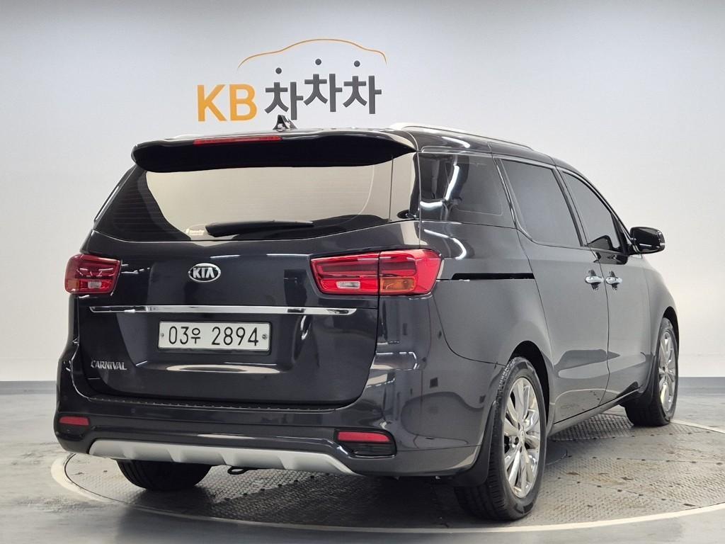 KIA Carnival - Vista 3