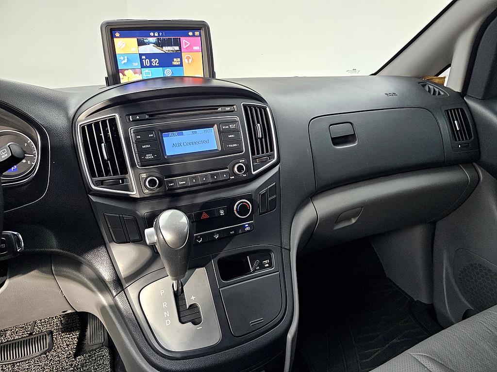 HYUNDAI Starex - Vista 9