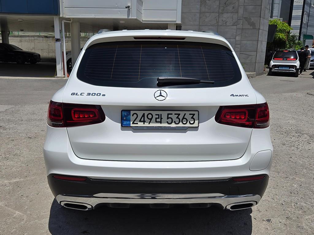 Mercedes Benz GLC Class - Vista 4
