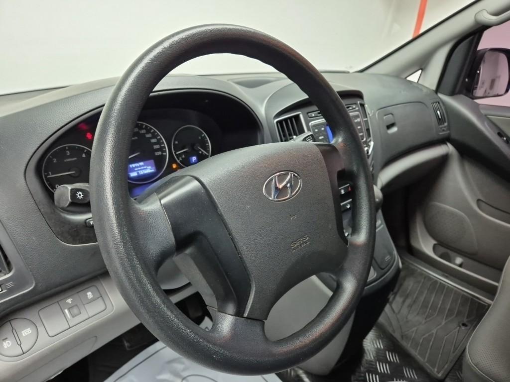 HYUNDAI Starex - Vista 9