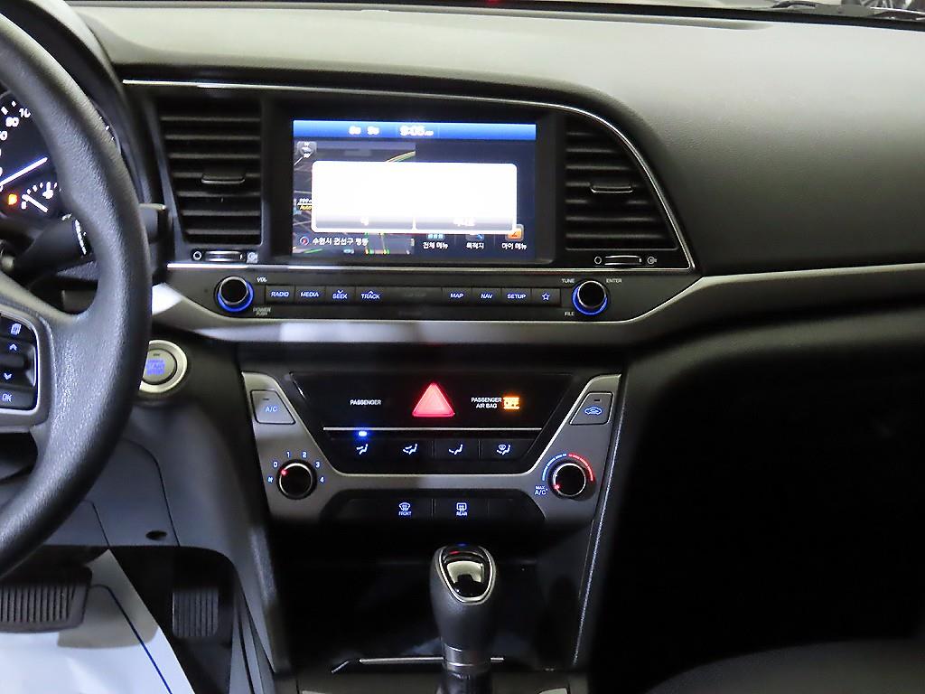 HYUNDAI Avante - Vista 11