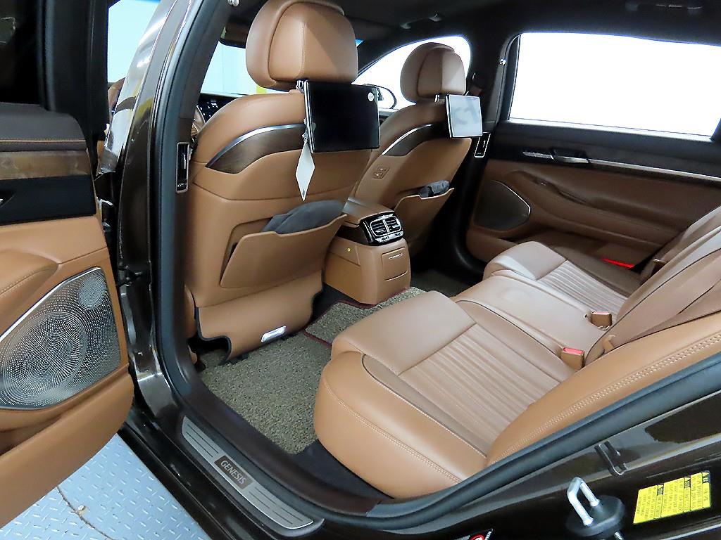 Genesis G90 - Vista 6