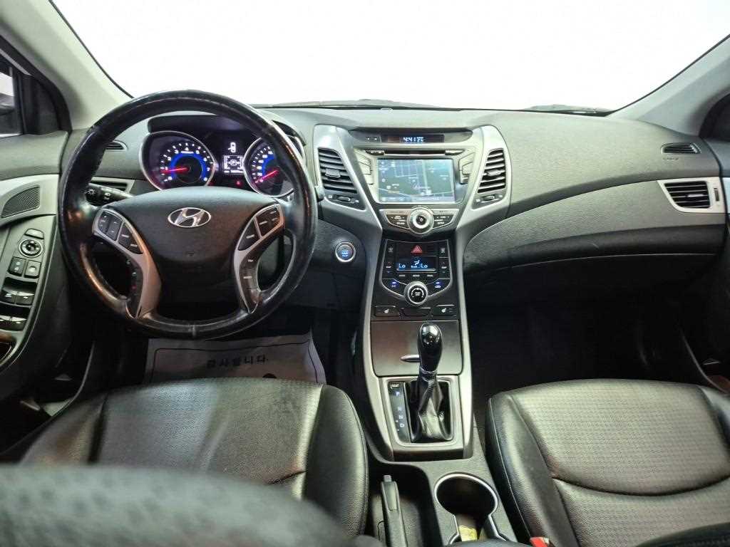 HYUNDAI Avante - Vista 7