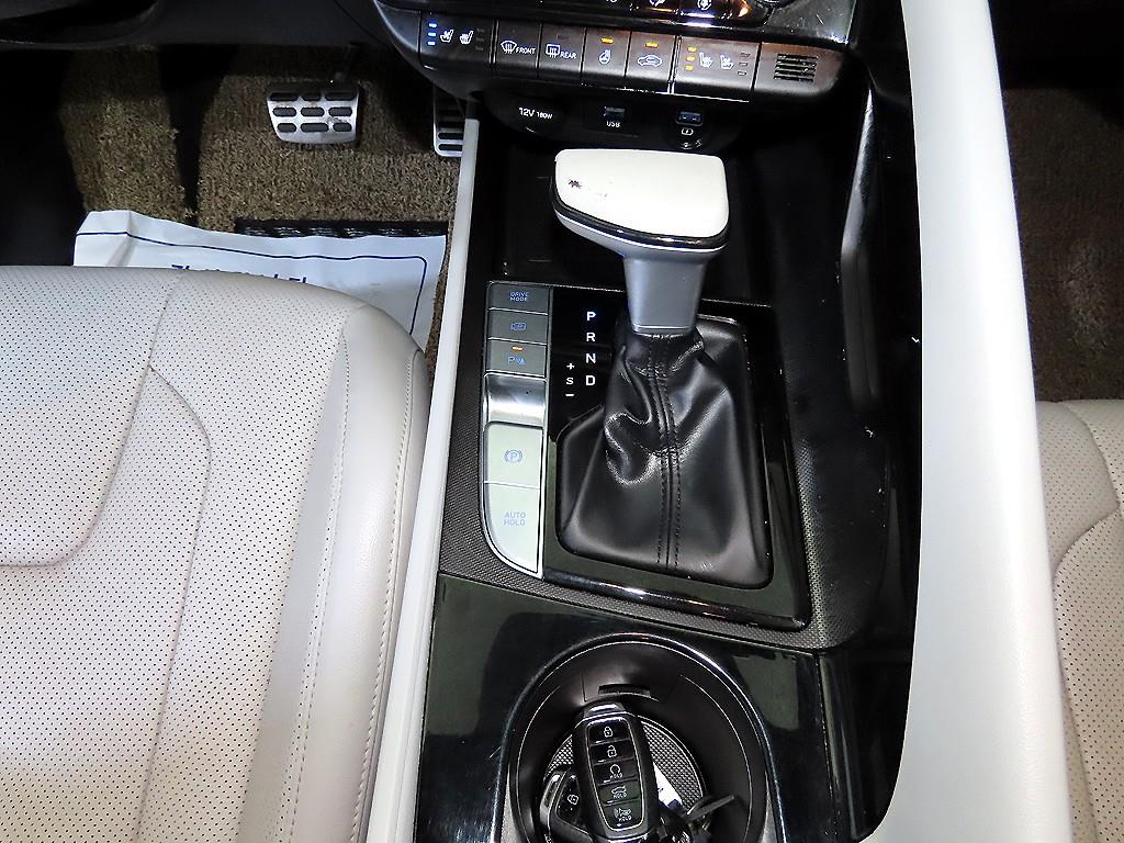 HYUNDAI Avante - Vista 12