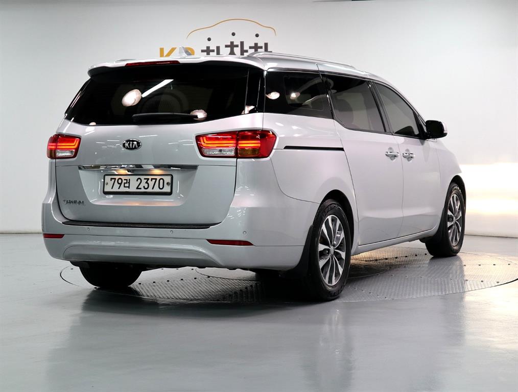 KIA Carnival - Vista 3