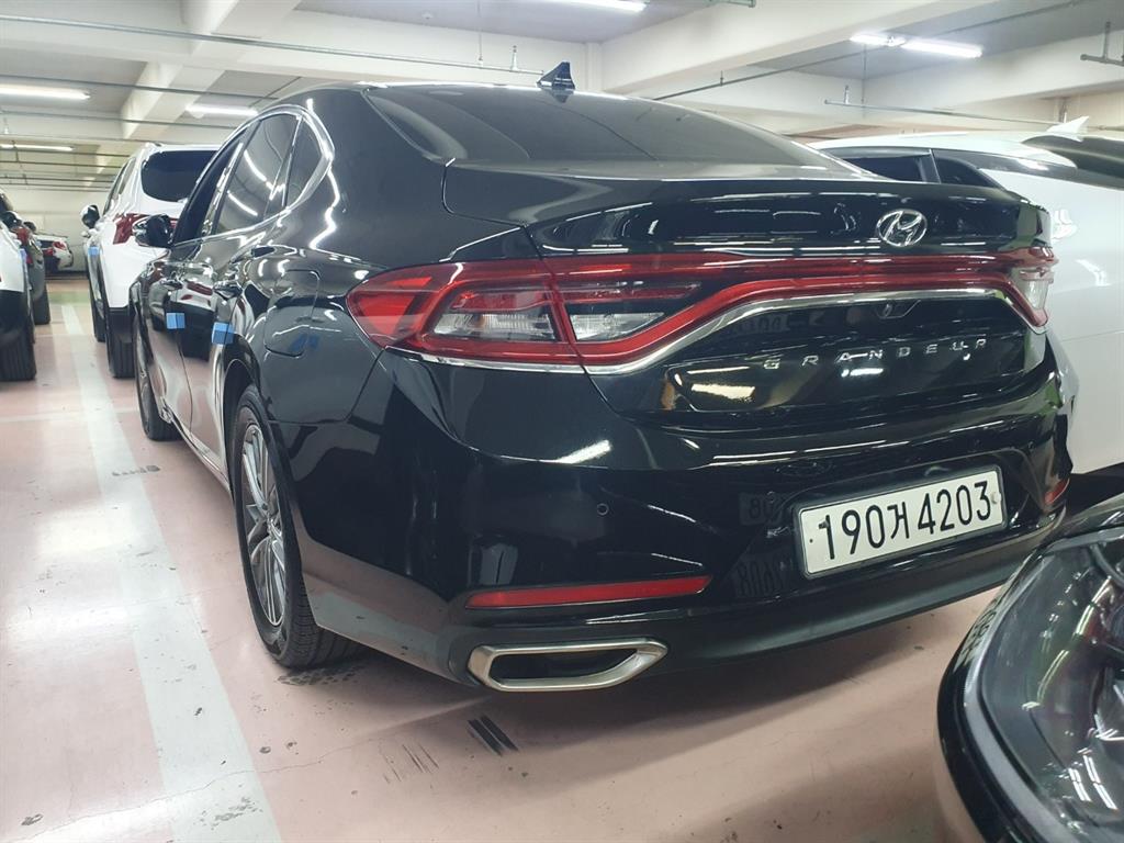HYUNDAI Grandeur - Vista 3