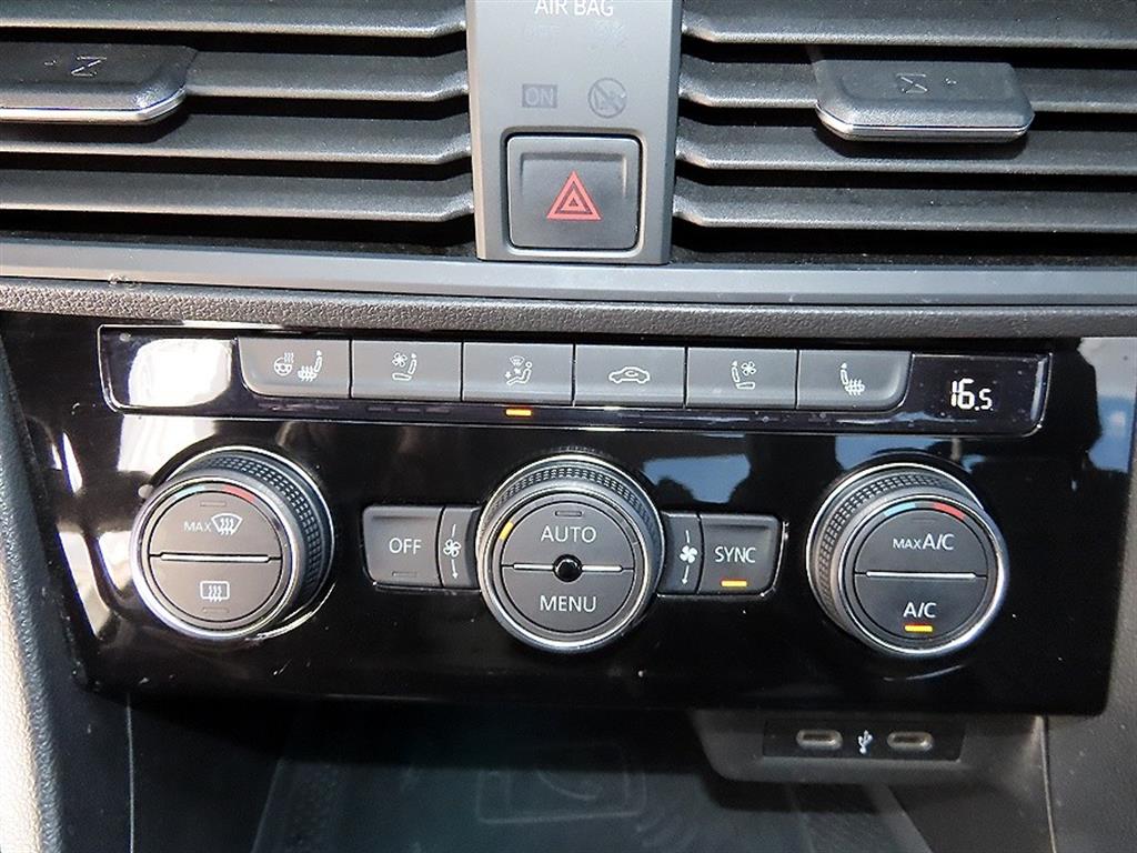 Volkswagen Jetta - Vista 12