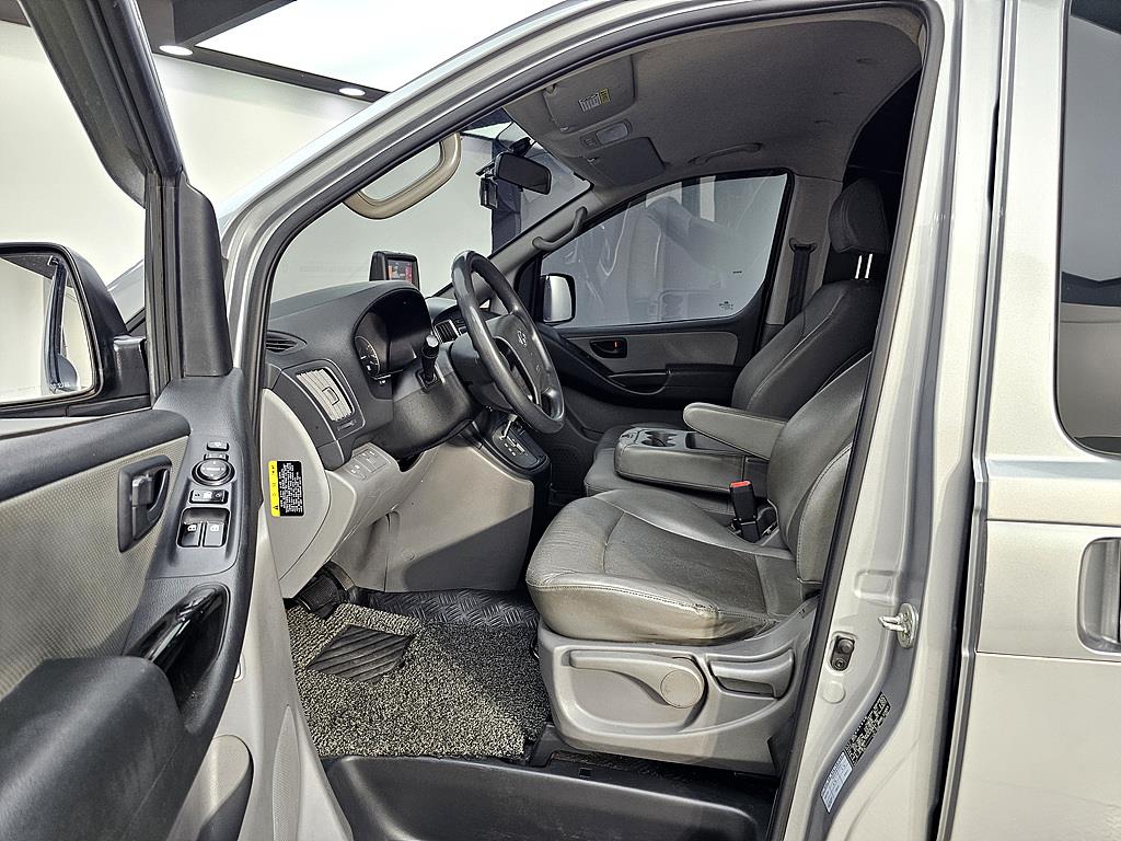 HYUNDAI Starex - Vista 8
