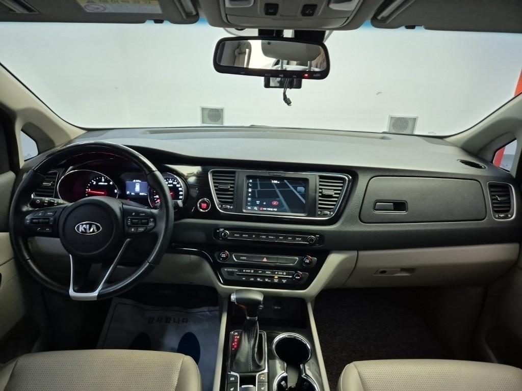 KIA Carnival - Vista 7