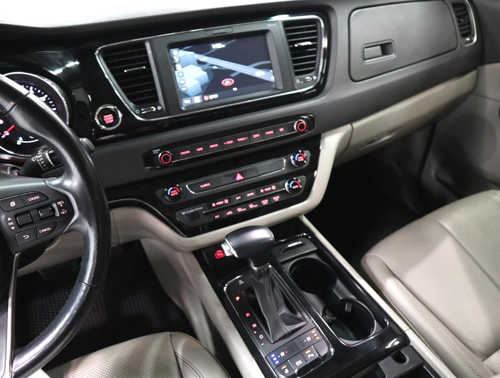 KIA Carnival - Vista 11