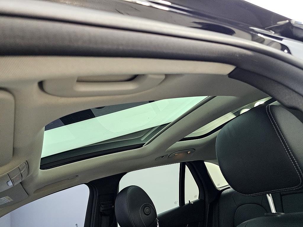 Mercedes Benz GLC Class - Vista 12