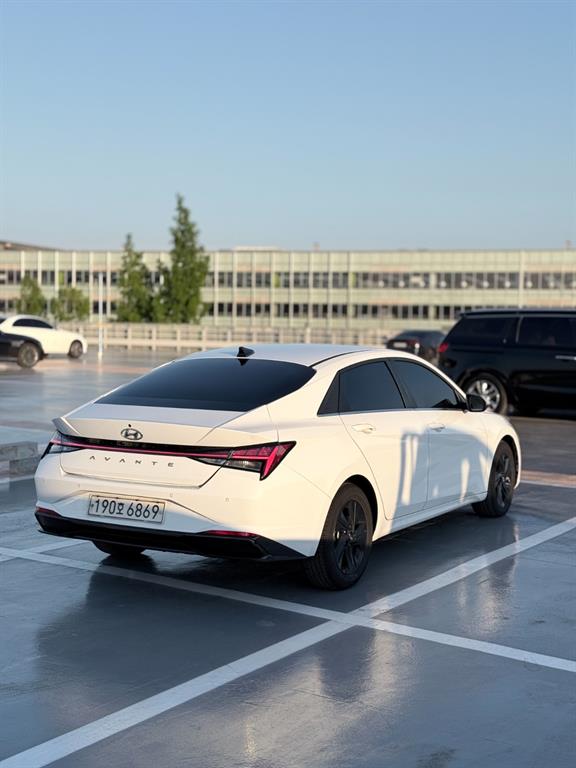 HYUNDAI Avante - Vista 4