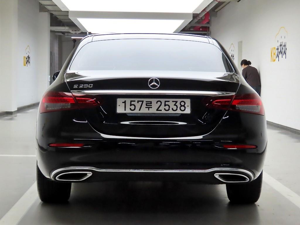 Mercedes Benz E class - Vista 3