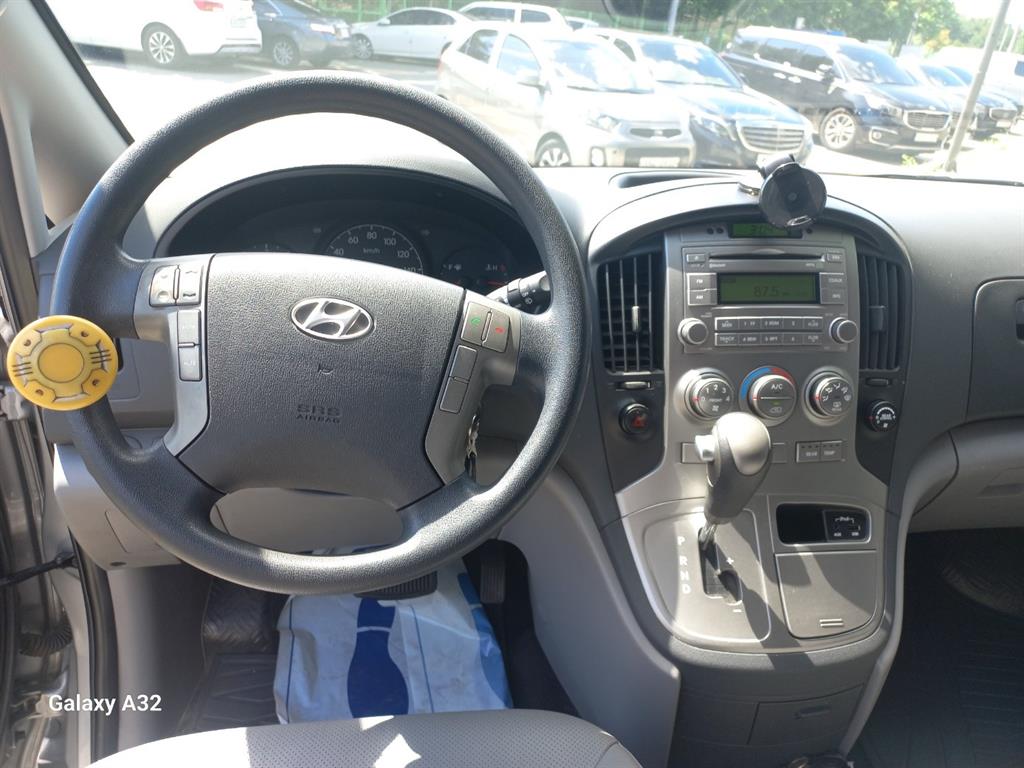 HYUNDAI Starex - Vista 7