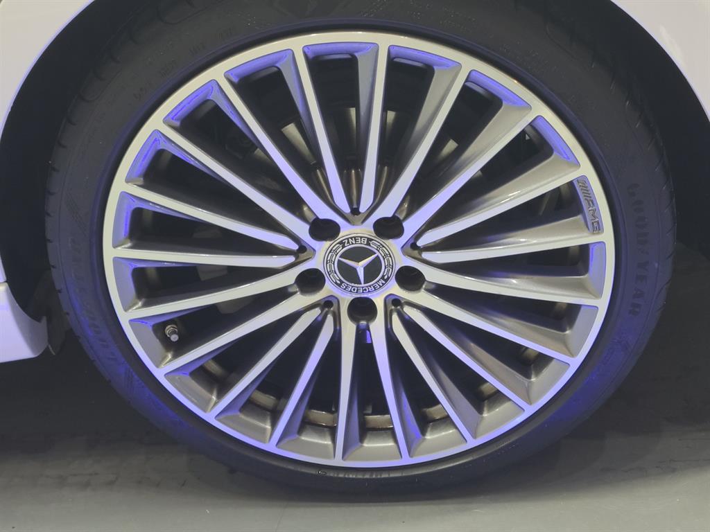 Mercedes Benz C Class - Vista 8