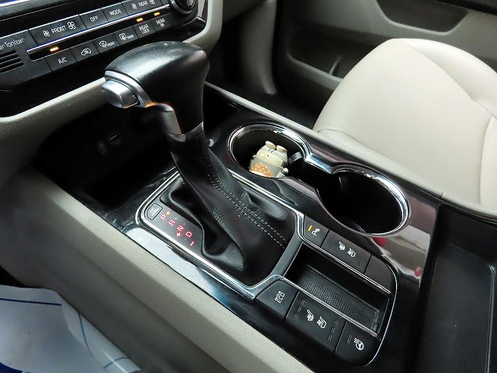 KIA Carnival - Vista 10